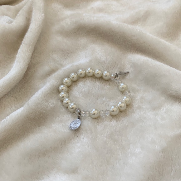 Cross Pearl Bracelet - Picture 2 of 4